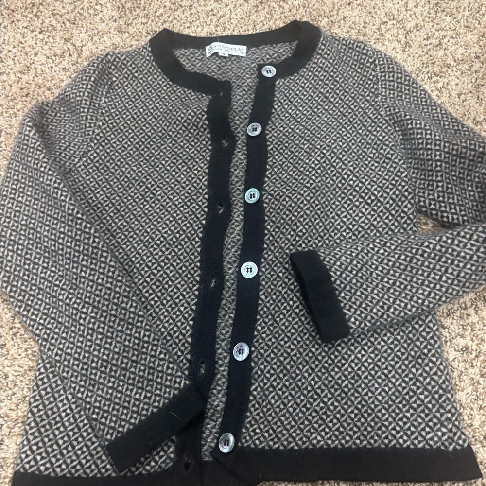 Clan Douglas 100% cashmere  Women's Elegant Black and tan Cardigan